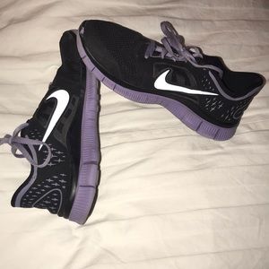 Tennis shoes